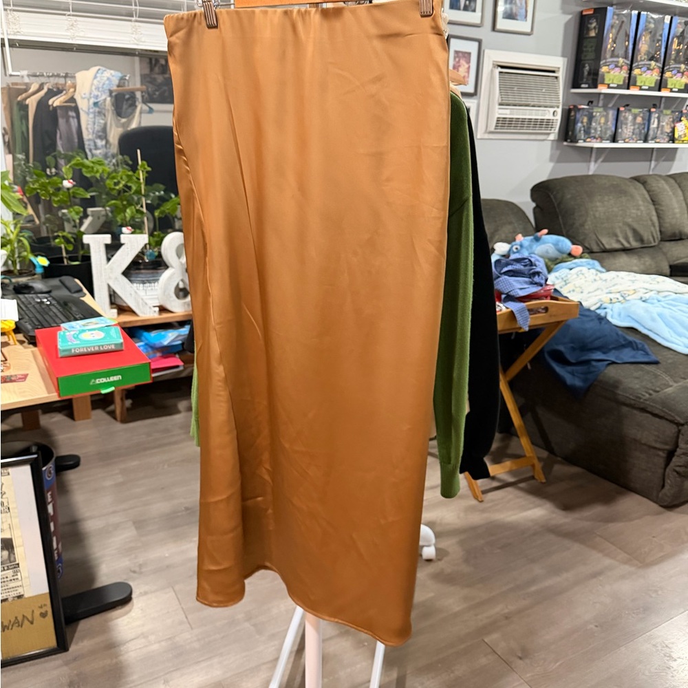 SHEIN Gold Satin Maxi Skirt - Picture 3 of 9